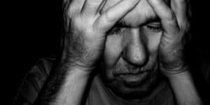 Trockene Augen und Kopfschmerzen